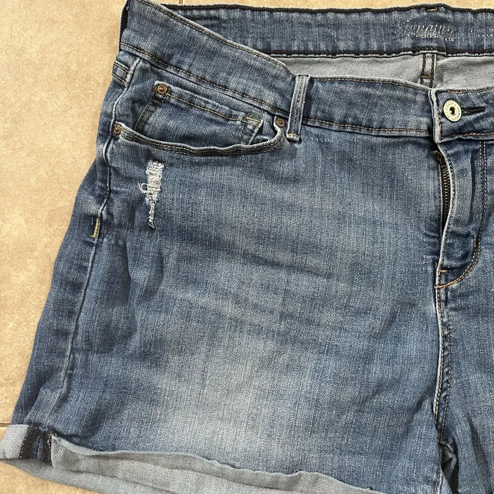 Levi Strauss Signature Denim Stretchy Shorts Size 20  W35